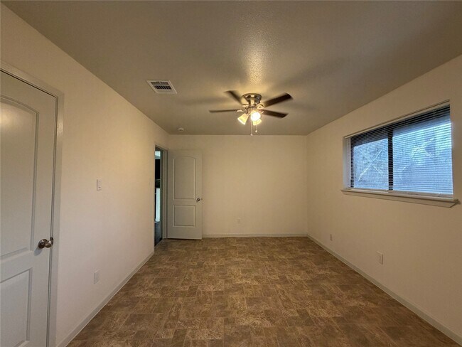 Foto del edificio - 9215 Loren Ln