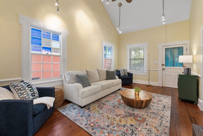 Foto del edificio - 72 Abbott St