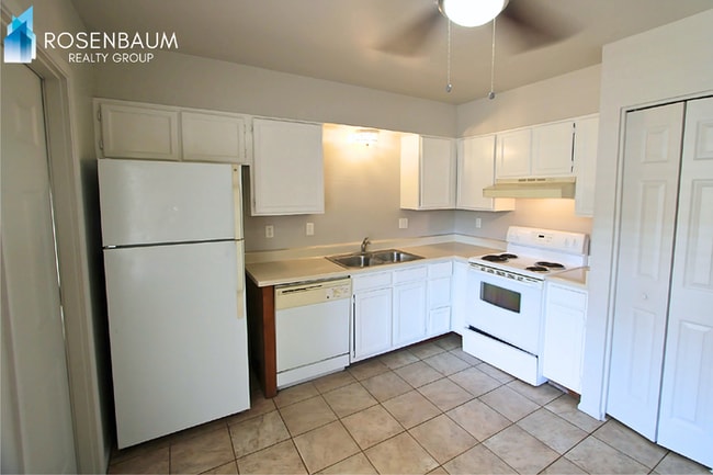 Building Photo - 4704 E Caballero St