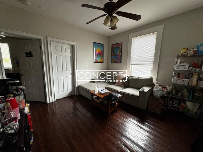 Building Photo - 717 Parker St