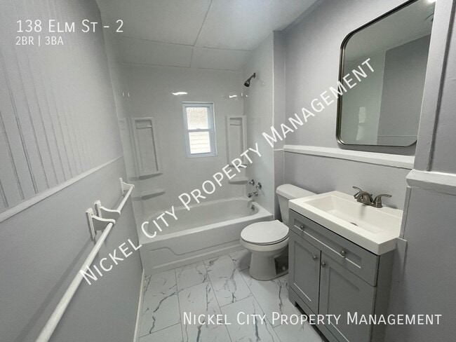 Building Photo - 138 Elm St