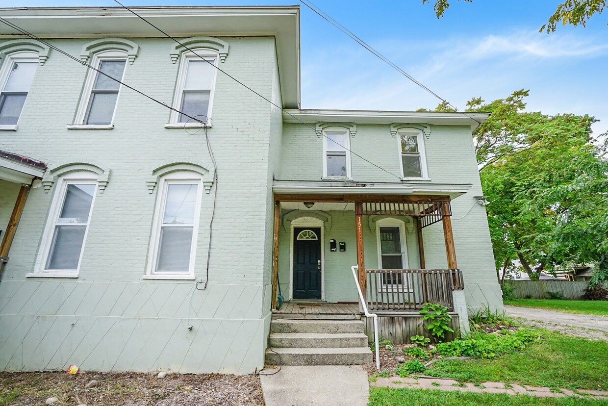 Foto principal - Three Bedroom Unit Near Downtown Grand Rap...