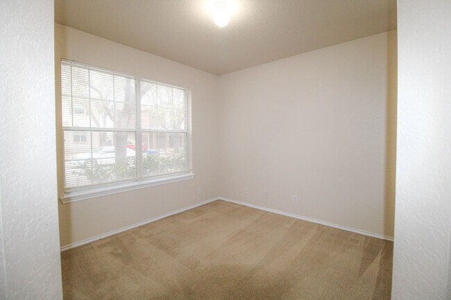 Foto del edificio - 16130 Branching Oaks