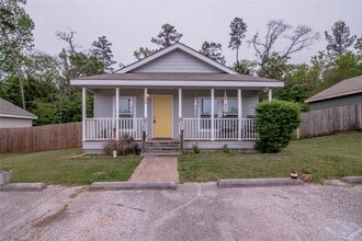 Building Photo - 160 Varsity Dr