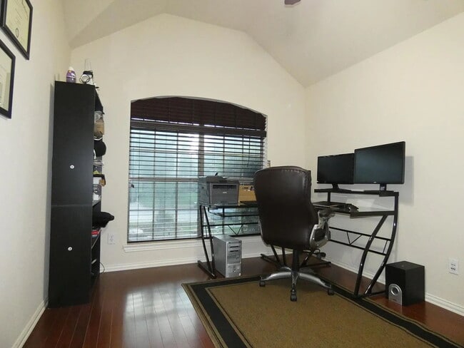 Building Photo - Spacious 2-story near Heritage Trace