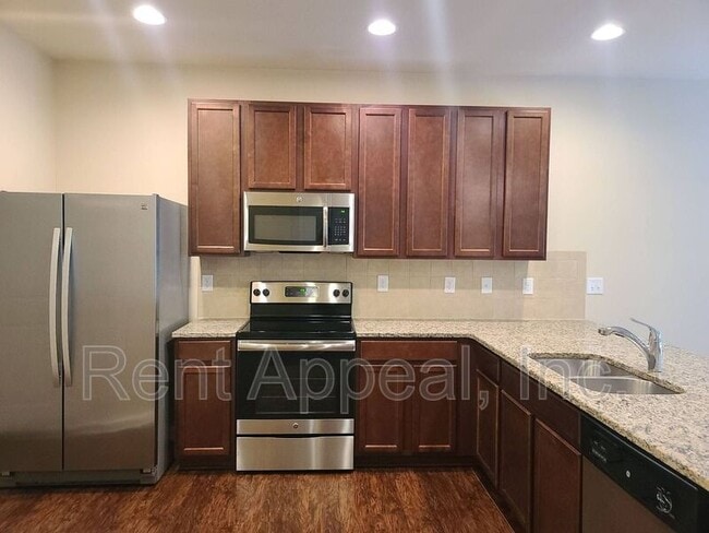 Building Photo - 196 Highland Pointe Cir E