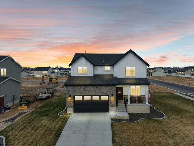 Building Photo - Beautifully Updated Home in Prime Syracuse Location