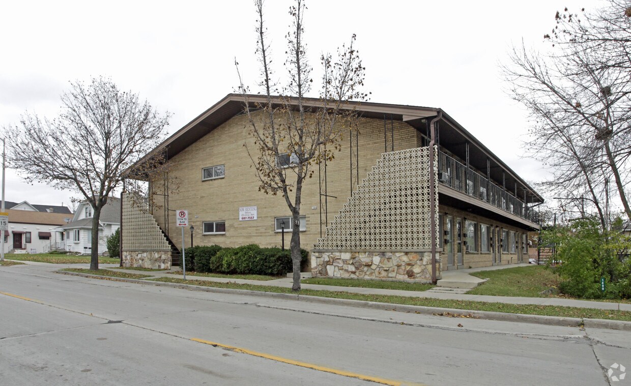 1480 - 1484 S 92nd St - 1480-1484 S 92nd St