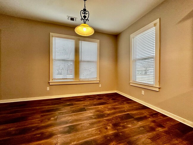 Building Photo - Cozy Cottage in Kerrville