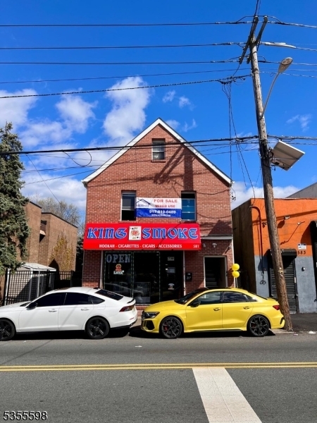 Primary Photo - 581 E 18th St