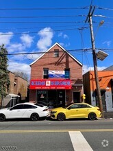 Building Photo - 581 E 18th St