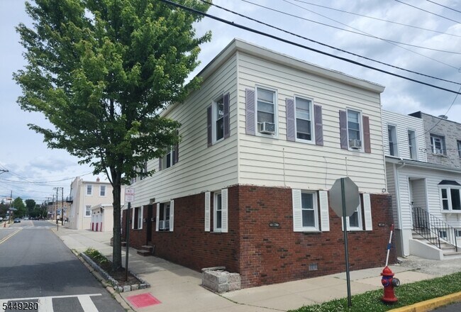 Foto del edificio - 301 Copeland Ave