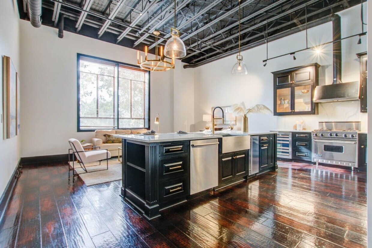 Primary Photo - Stunning King Street Loft