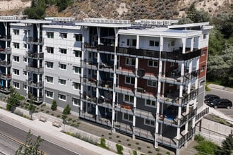 Building Photo - Skaha Shores