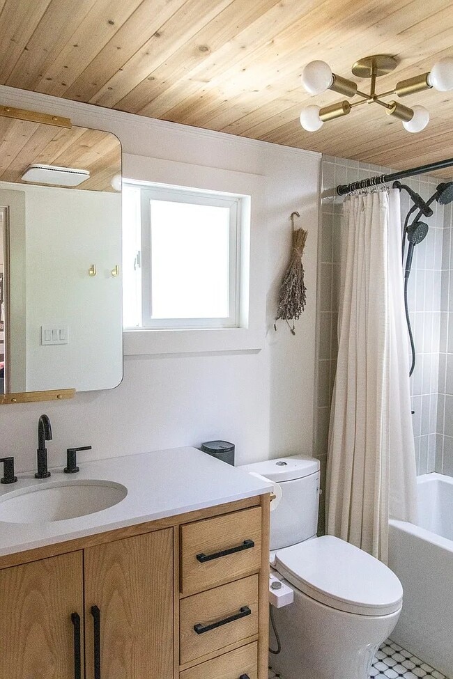 Foto del edificio - 647 Academy Rd