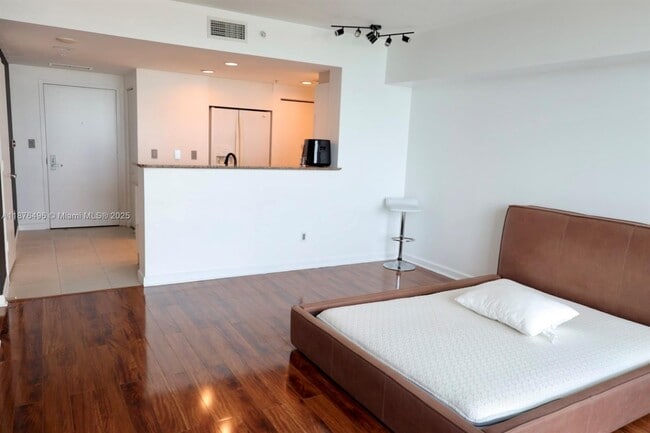 Building Photo - 325 S Biscayne Blvd