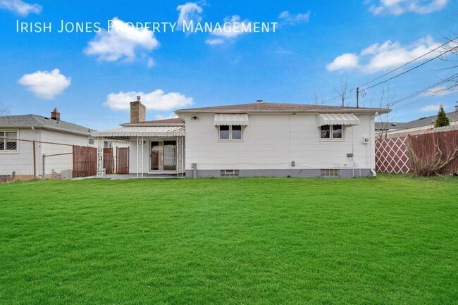 Building Photo - 310 Evane Dr