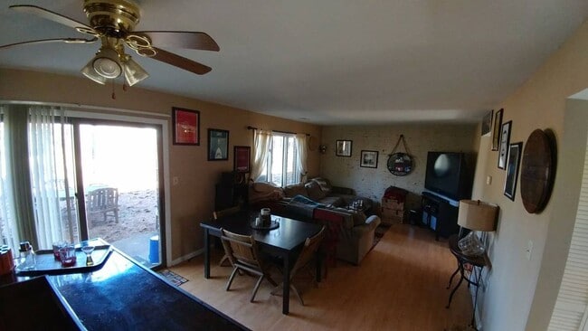 Foto del edificio - 3 Bed Townhome in Shenandoah Neighborhood ...