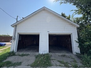 Building Photo - 127-127 Steadman St
