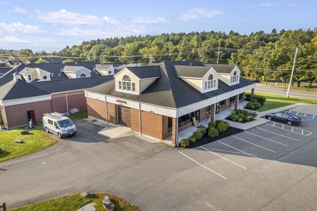 Building Photo - 107 Great Rd