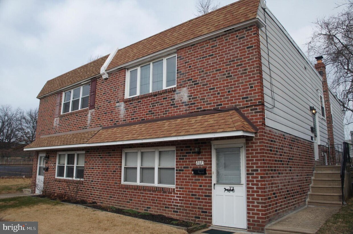 Building Photo - 707 Red Lion Rd