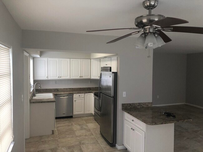 Foto del edificio - 325 Ocean Breeze St