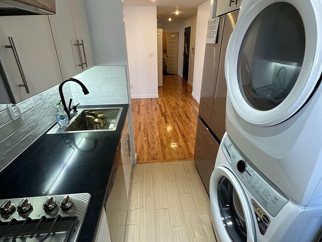 Building Photo - 173 Grand St