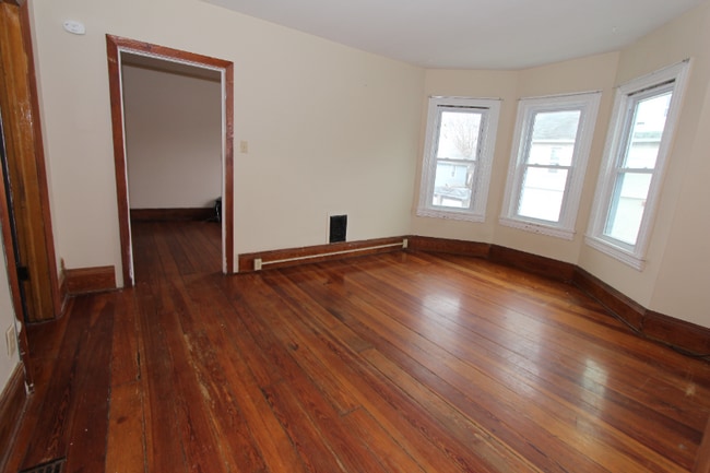 Building Photo - 213 S Lowell Ave