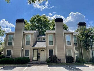 Building Photo - 1119 Riverbend Club Dr SE