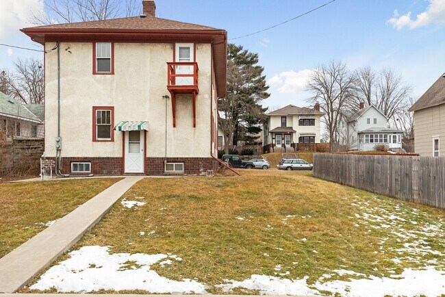 Building Photo - 3532 Longfellow Ave