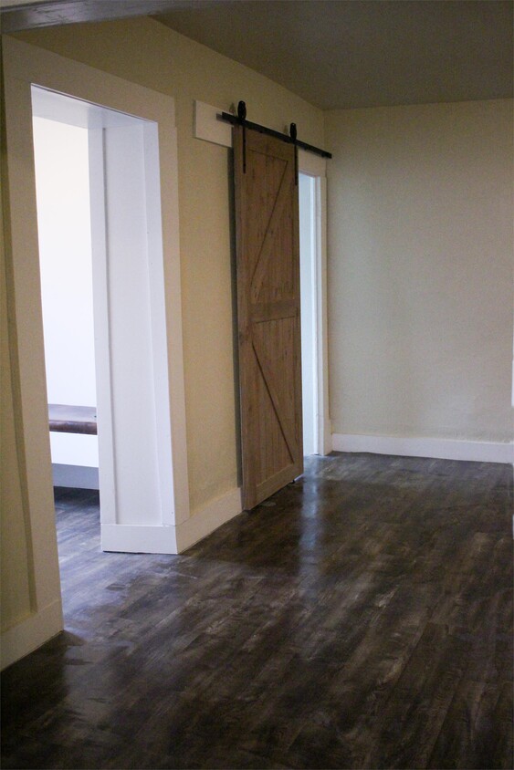 Foto principal - 211 Kansas City Ave S