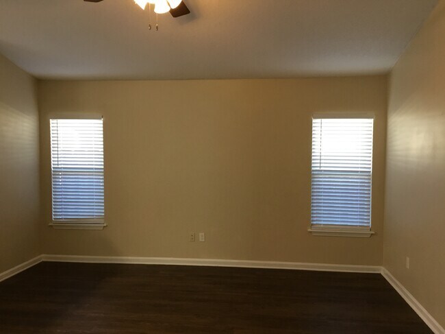 Building Photo - 5723 Village Pond Circle