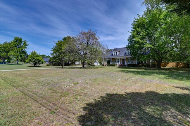 Foto del edificio - Spacious 6-Bedroom Retreat with Pool, No HOA, and Room for Boat or RV Near Lake Murray!