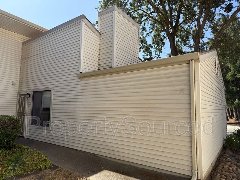 Foto principal - 700 McCoy Ct