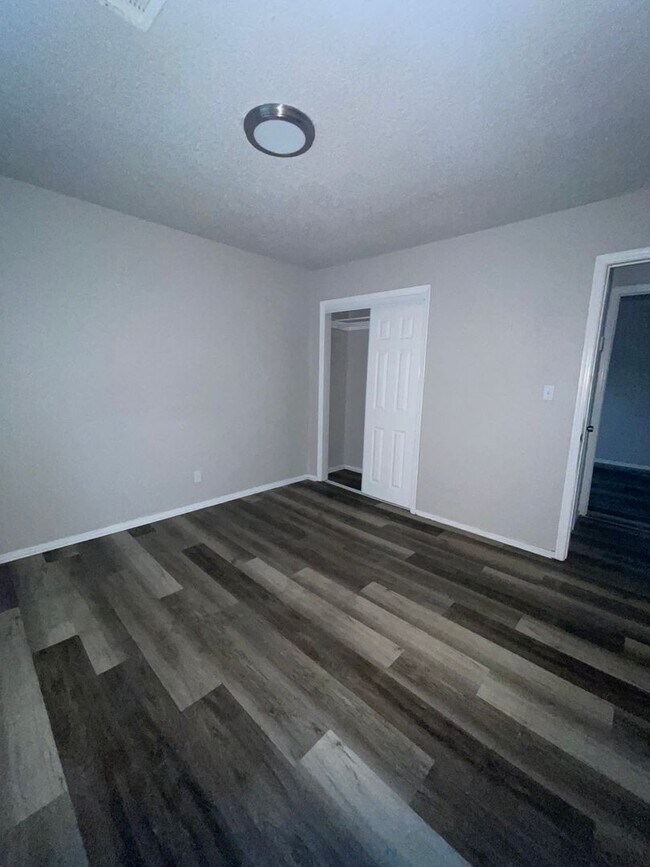Foto del edificio - 1222 W Brooks St