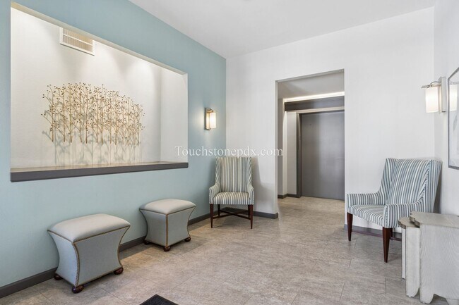 Foto del edificio - 1630 S Harbor Way