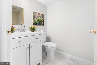 Building Photo - 238 E Gay St