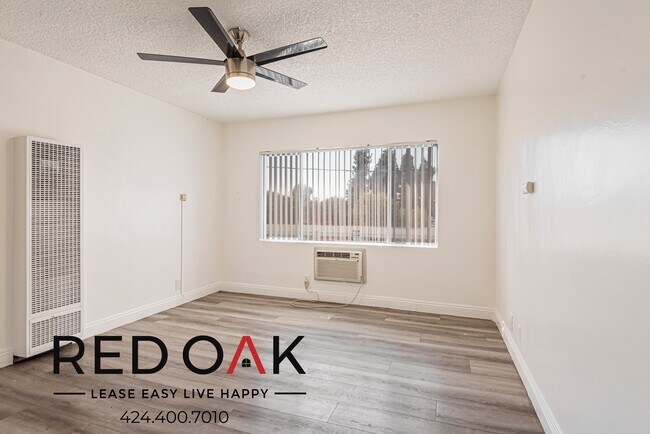 Foto del edificio - Stunning Two Bedroom with Beautiful Hardwo...