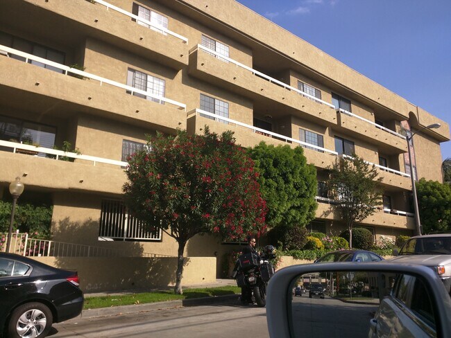 Building - 4430 Noble Ave