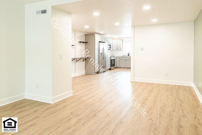 Building Photo - 15018 Tally Ho Dr