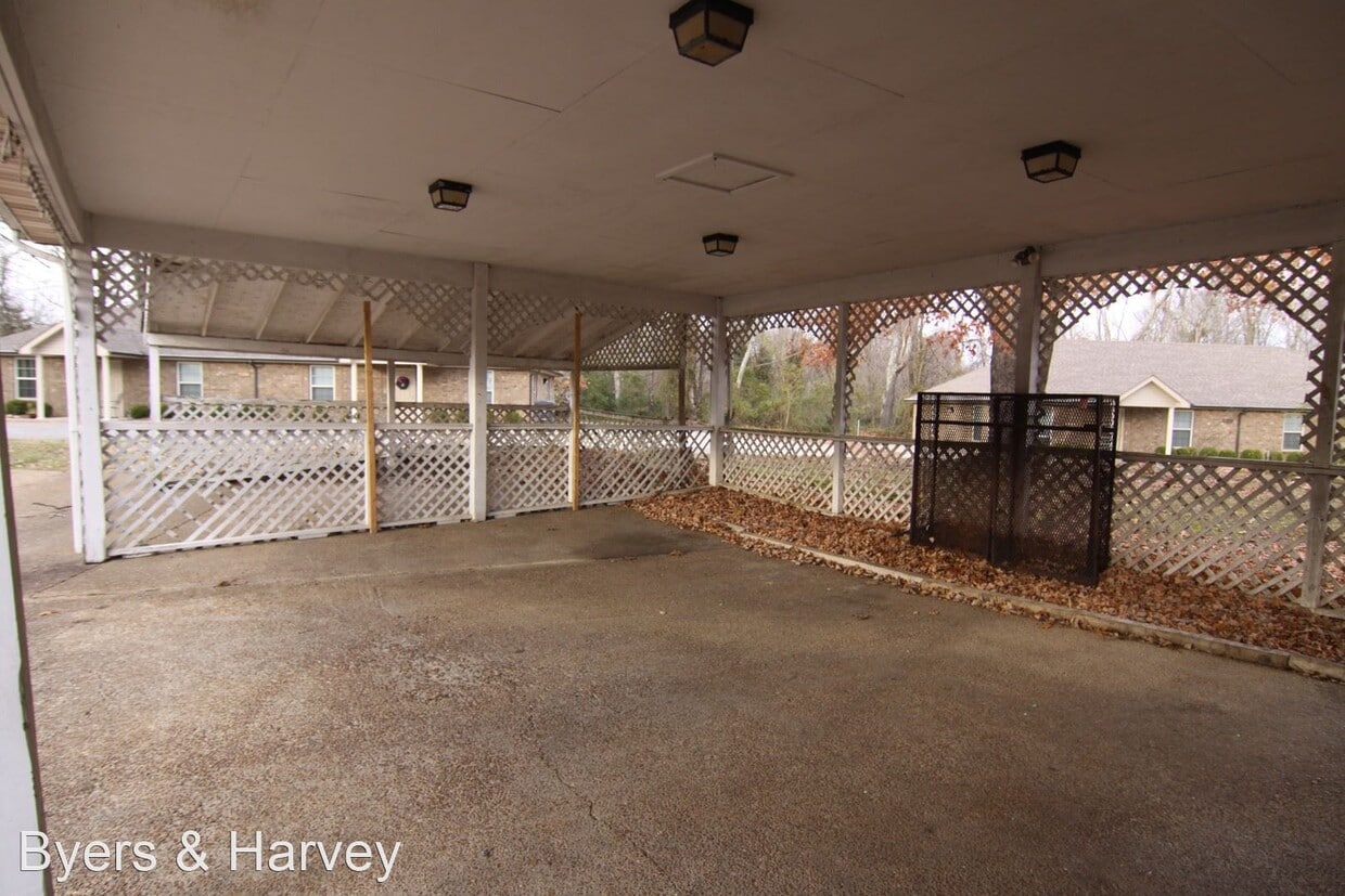 Building Photo - 2 br, 1.5 bath House - 337 Rossview Road