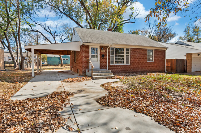 Building Photo - 1932 S Parkwood Ln