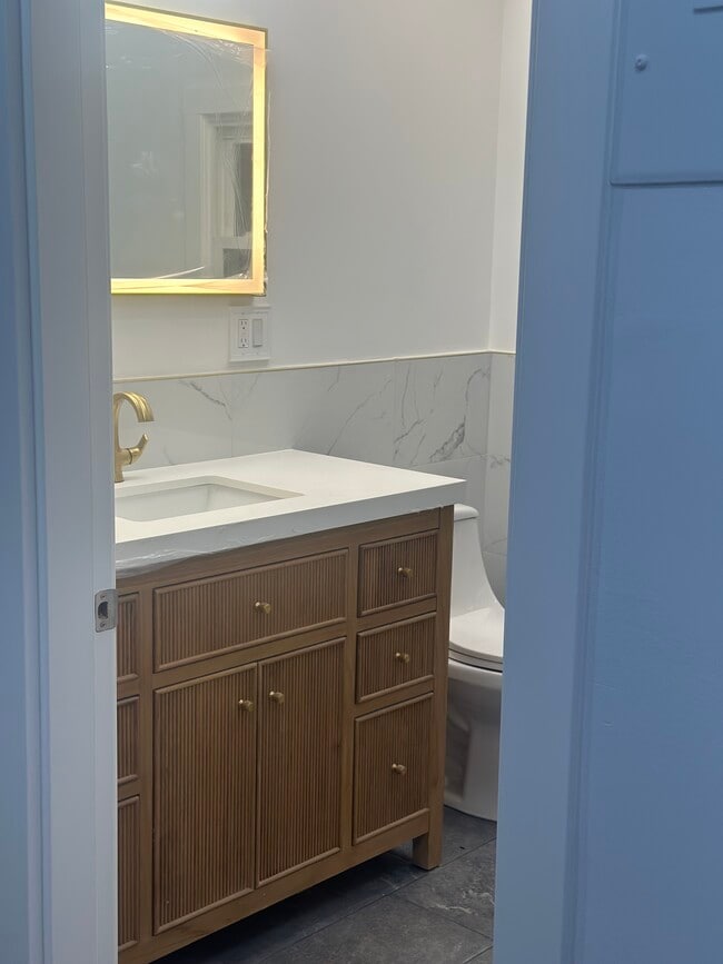 Unique and solid vanity - 859 Avenue C