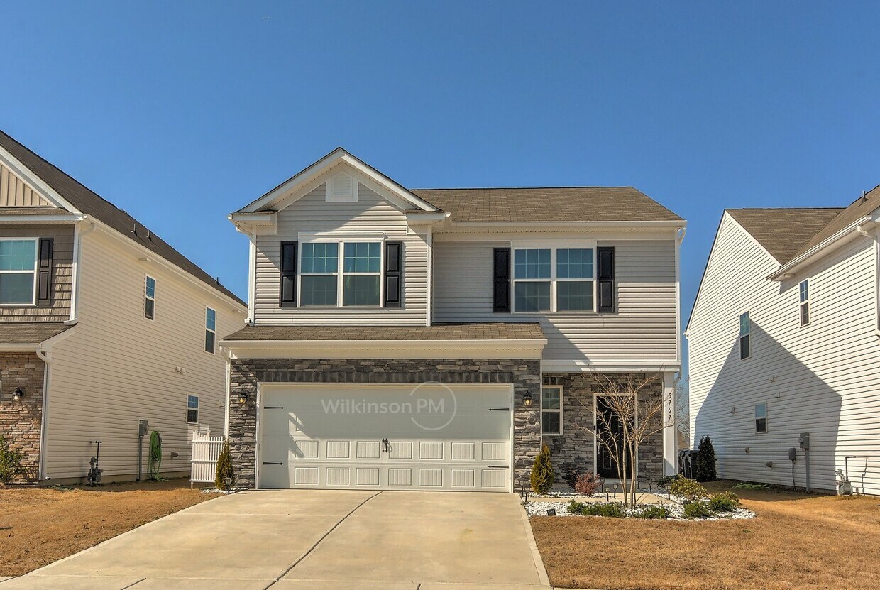 Primary Photo - Welcome To This 3BR/2.5BTH 2-story Single ...