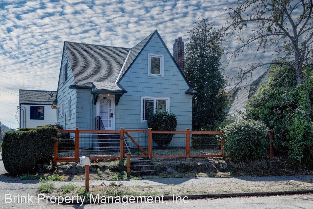 Foto principal - 4 br, 2 bath House - Juneau House 4415 SW ...