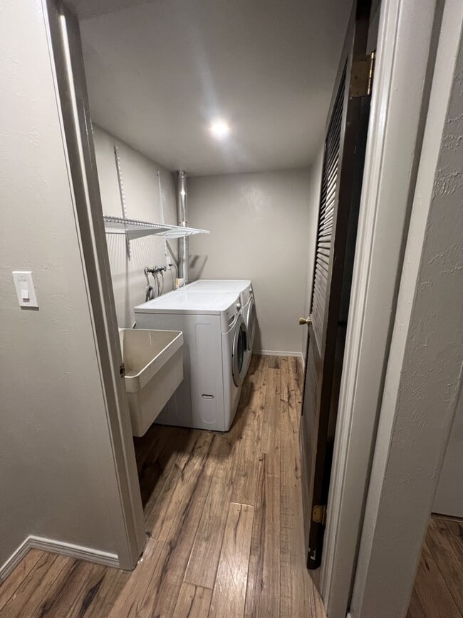 Building Photo - 4765 Nightingale Dr