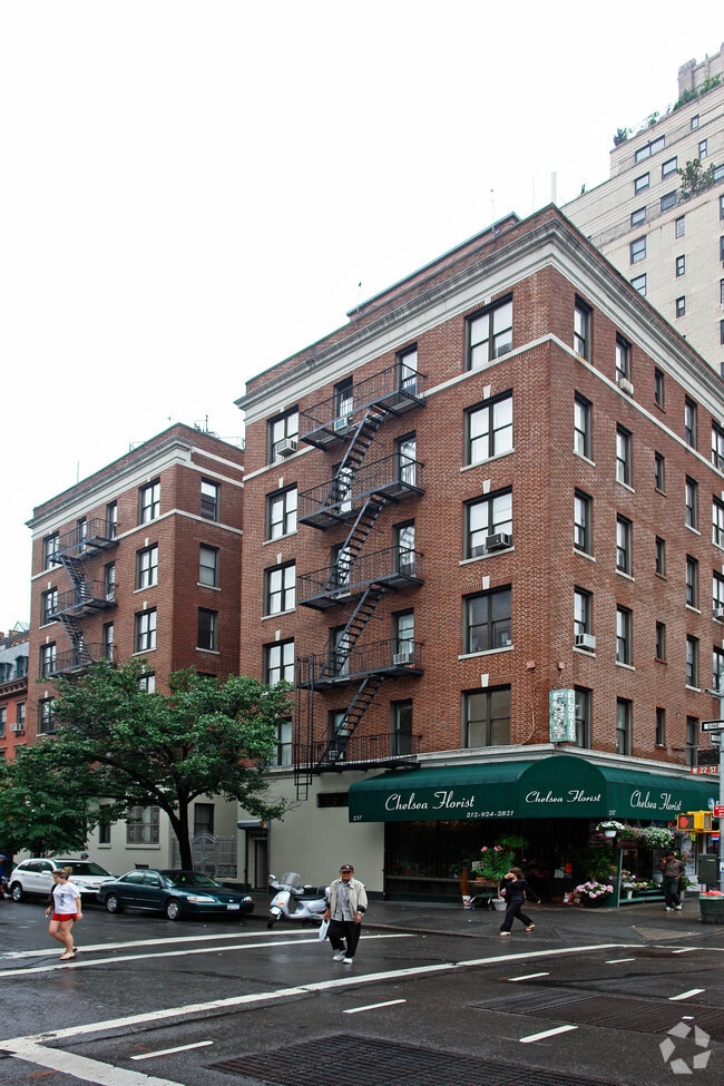 Building Photo - 237-247 8th Ave