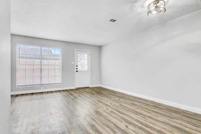 Building Photo - 6685 Lexington Dr