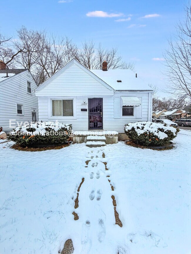Building Photo - 19449 W Chicago