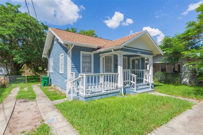 Building Photo - 1018 E 23rd Ave